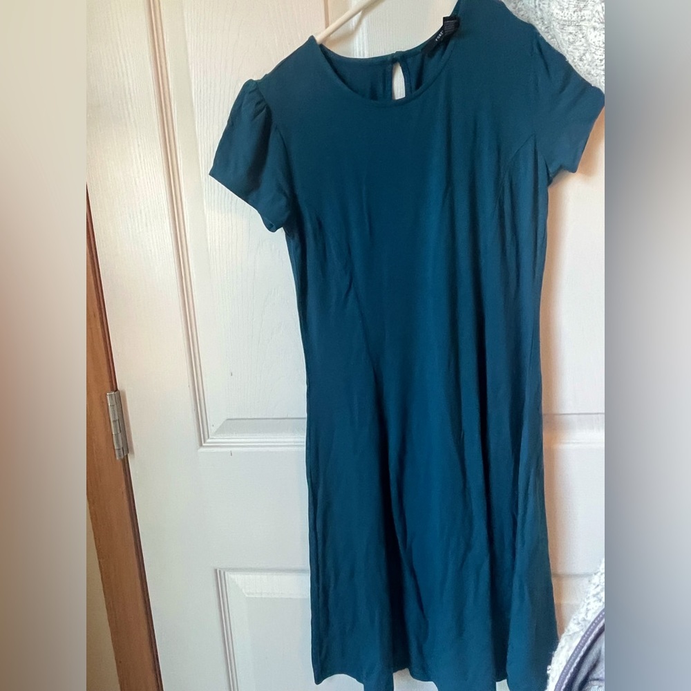 super comfy dress. from forever 21, classy and slimming.